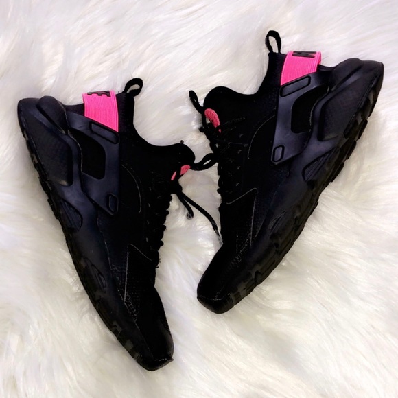Black and hot pink huaraches Clearance